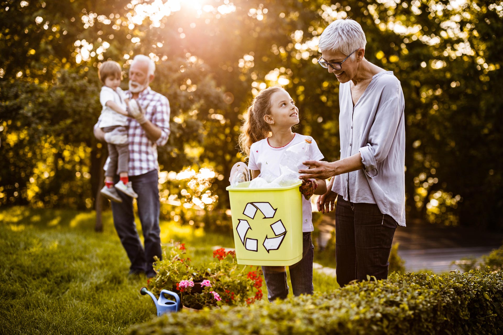 pessoas-reciclagem-1920x1280